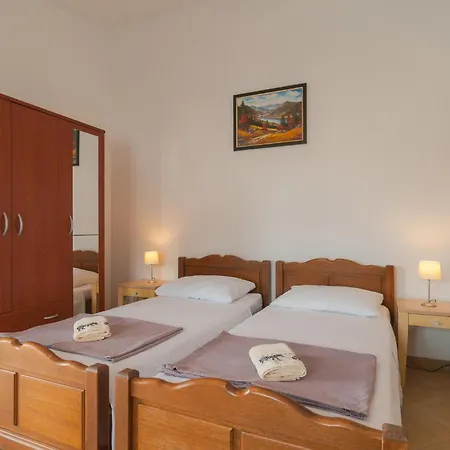 Gorgeous Apartment In Supetar-Splitska With Wifi Exterior photo