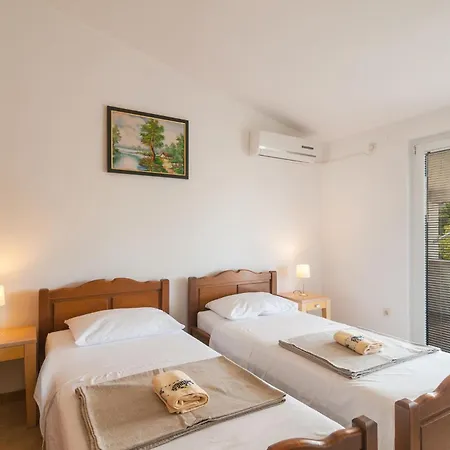 Gorgeous Apartment In Supetar-Splitska With Wifi Exterior photo