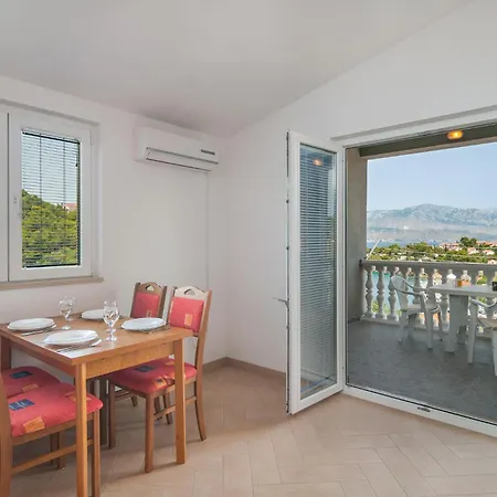 Gorgeous Apartment In Supetar-Splitska With Wifi Exterior photo