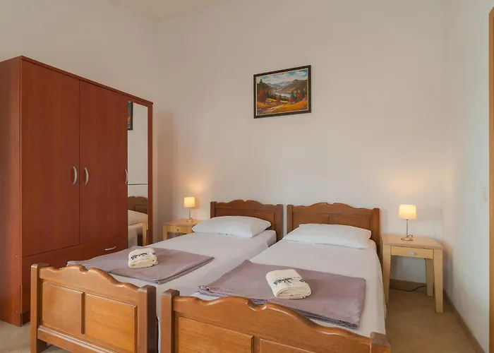 Gorgeous Apartment In Supetar-Splitska With Wifi