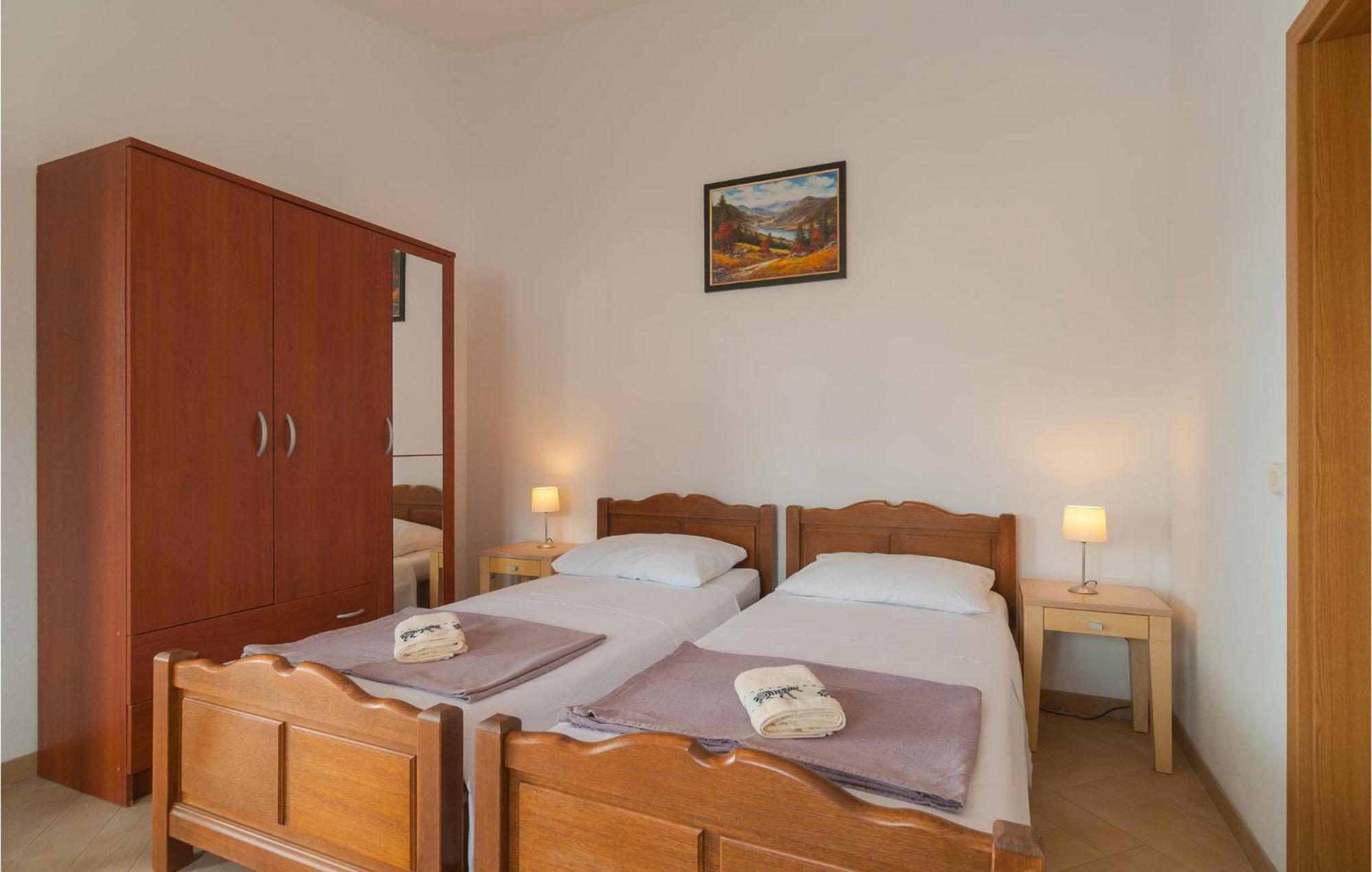 Gorgeous In Supetar-splitska With Wifi Apartment