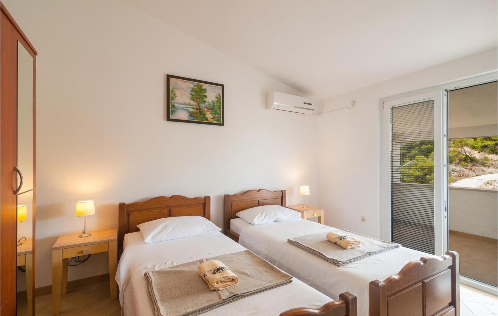 Gorgeous In Supetar-splitska With Wifi Apartment *