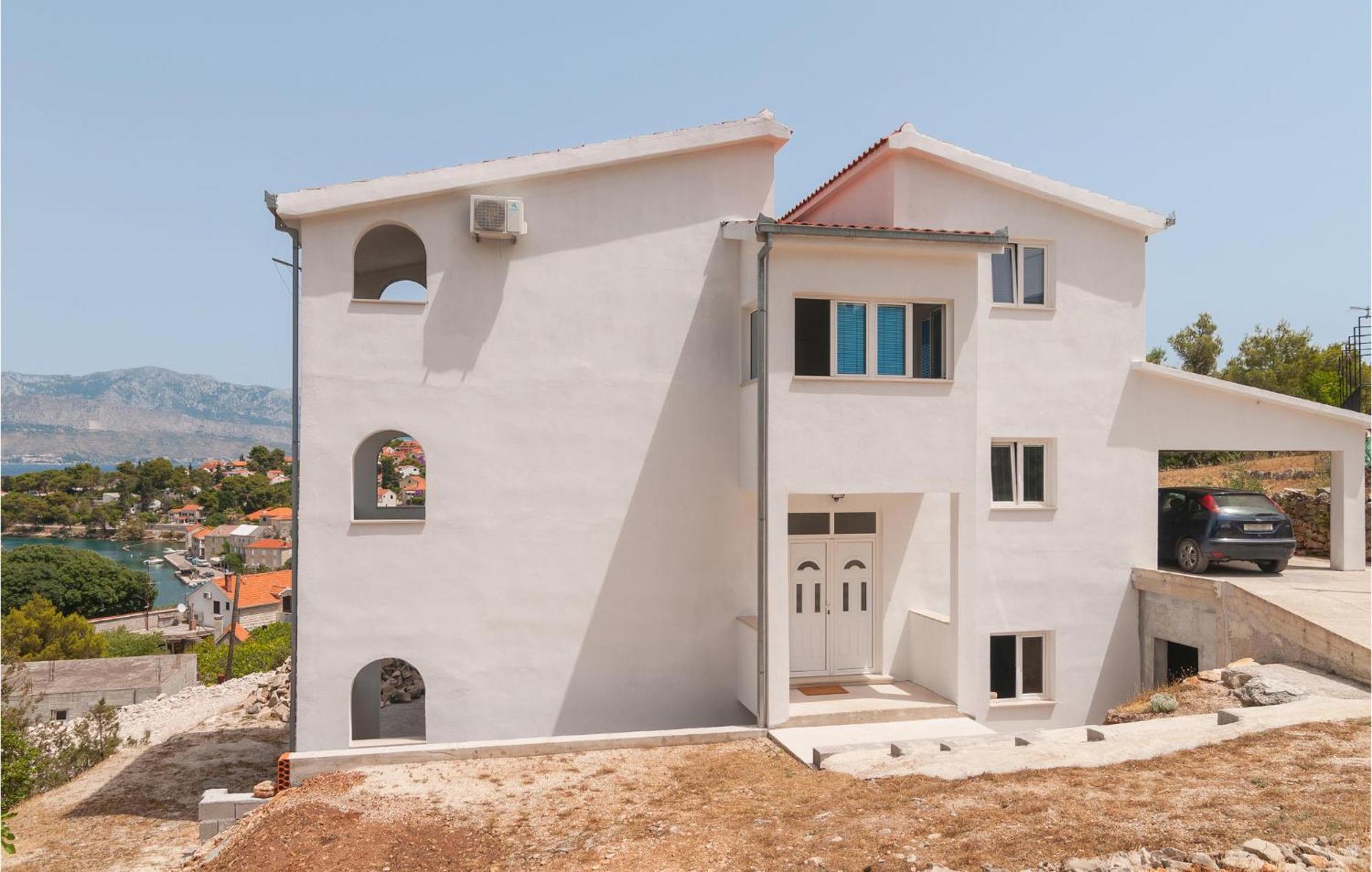 Gorgeous In Supetar-splitska With Wifi Apartment