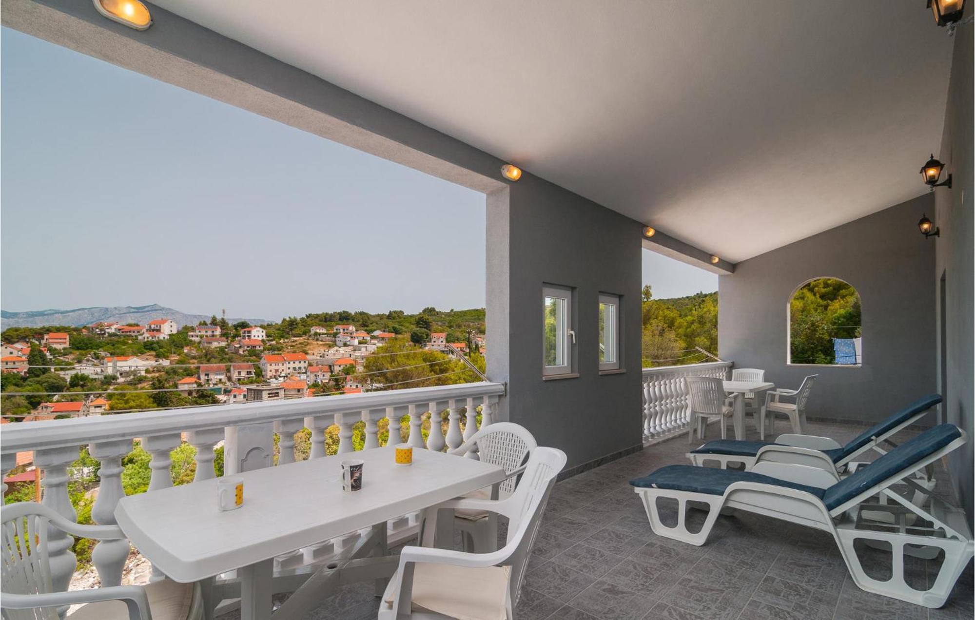 Apartment Gorgeous In Supetar-splitska With Wifi