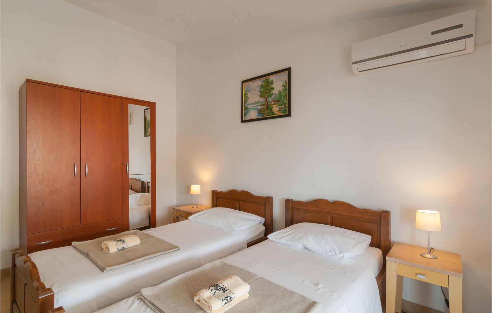 Apartment Gorgeous In Supetar-splitska With Wifi